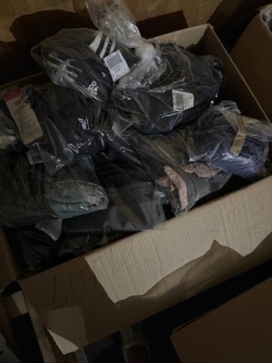 332 € Lot n°120 – Vêtements de marque mixte femme & homme, grandes marques, tailles ass...