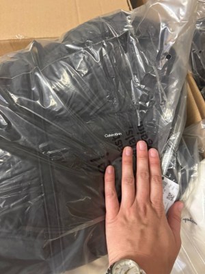 310 € Lot n°130 – 33 pièces Vêtements de marque Femme & Homme Mix, grandes marques Nike...