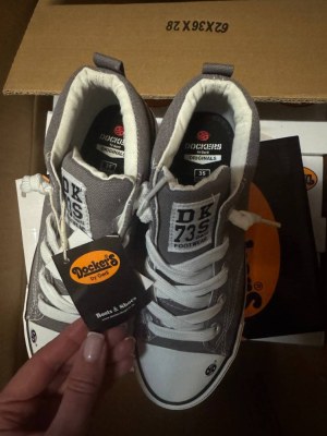 8,50 € Sneakers Dockers pour enfants et adolescents, catégorie A, neufs en boîtes d’ori...