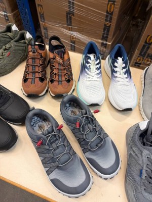 9 € Mix de chaussures de marque DOCKERS catégorie A nouveaux modèles 90 % hommes 10 %...