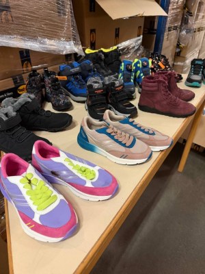 7,50 € Mix de chaussures Dockers pour enfants, catégorie A échantillons, nouveaux modèl...