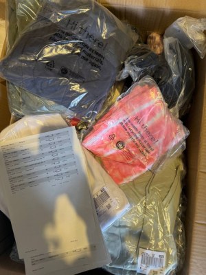 260 € Lot n°20, stock de vêtements de marque mix, 103 pièces, catégorie A/B, retours cl...