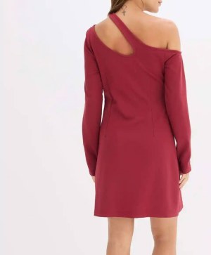 À partir de 2,90 €/pièce Robes en déstockage catégorie A, modèles été, printemps et aut...