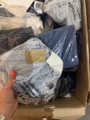 425 € pour 81 articles de marque en lot mixte, seulement 5,25 €/pièce, catégorie A/B/C...