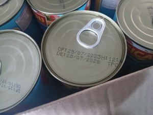 Destokage de boite de conserve de tomate concassées