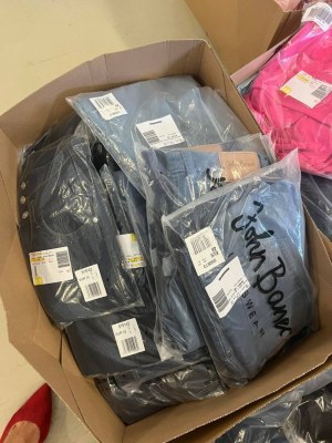 Vêtements disponibles en stock en Allemagne – Pour femmes et hommes, prêts à être expéd...