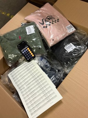 410 € – Vêtements de marque pour femmes et hommes (Mix, 71 pièces) – Retours clients