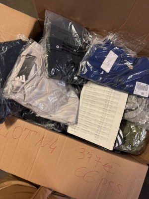 377 € – Vêtements de marque pour femmes et hommes (mix), 66 pièces