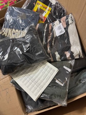 450 € par lot (86 pièces) – Vêtements de marque mixte femmes/hommes, catégories A/B/C...