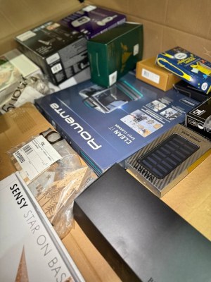 353 € – Palette MIX avec produits techniques, ménagers et pour enfants, retours clients...