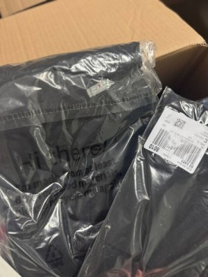 444 € pour 76 pièces de vêtements de marques mixtes hommes et femmes – retours clients...