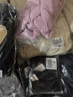 400 € – Lot de vêtements de marque mixte homme/femme, 66 pièces, PVC 4000 €, grandes ma...