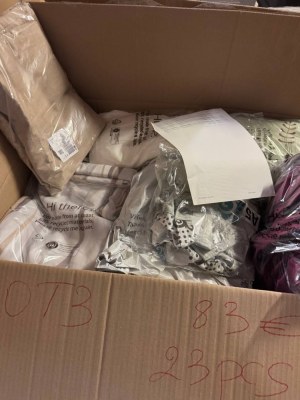 83 € – Articles de marque pour la maison (mix), 23 pièces, retours clients A–C, linge...