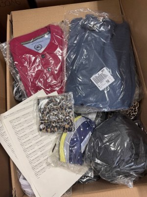 308 € Lot N°11 Mix d’été vêtements de marque femmes & hommes 115 pcs, t-shirts, robes...