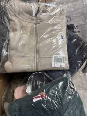 324 € – Lot de vêtements de marque mixte homme et femme | Lot 127 (59 pièces) | Retours...