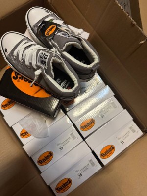 8,50 € Sneakers Dockers pour enfants et adolescents, catégorie A, neufs en boîtes d’ori...