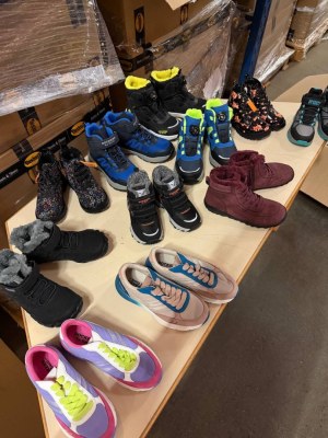 7,50 € Mix de chaussures Dockers pour enfants, catégorie A échantillons, nouveaux modèl...