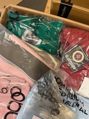 405 € Mix de pulls de marque, lot n°702, 42 pièces, retours clients A/B/C, marques connues