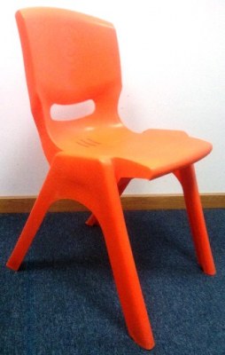 Chaise en plastique
