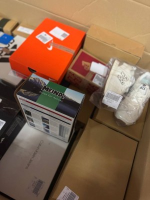 Lot de chaussures de marque (mixte, catégories A, B et C) – À partir de 100 paires, seu...