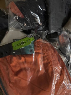 475 € – Vêtements de marque pour femmes et hommes, 77 pièces, mix A-B-C, retours client...