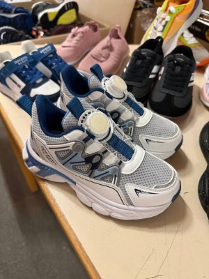 7,50 € Mix chaussures enfant Dockers, catégorie A / échantillons, nouveaux modèles actu...
