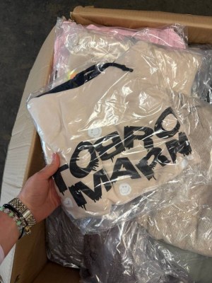 405 € Lot n°108 Mix de pulls de marque, 42 pièces, retours clients A/B/C, marketplaces...