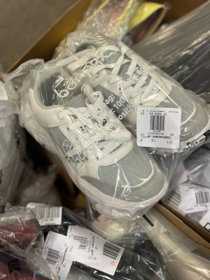 Vente en gros de chaussures d'Allemagne, mix pour hommes et femmes, stock disponible !