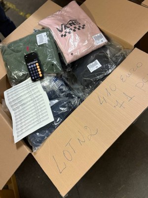 410 € – Vêtements de marque pour femmes et hommes (Mix, 71 pièces) – Retours clients