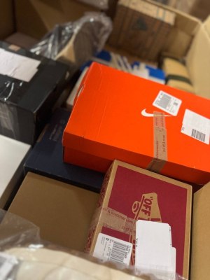 12,50 € par paire – Chaussures de marque en mix A/B/C, palette de 100 paires, grandes...