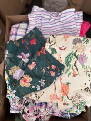 8 €/kg – Lot de pyjamas pour femmes n°1, 236 kg, catégorie A, marques premium comme Sun...