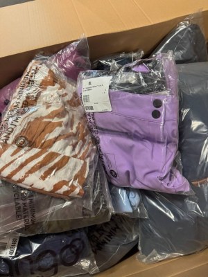 11 194 € – Lot de vêtements de marque pour femmes et hommes (1 996 pièces), catégorie...