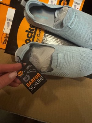 7,50 € Sneakers Dockers pour femmes et filles catégorie A neufs en boîtes d’origine mar...