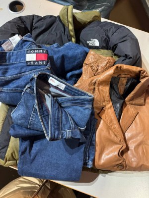6,50 €/pièce – Mix de vêtements de marque, catégorie C (Nike, Adidas, Tommy Hilfiger,...)