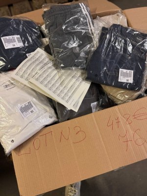 478 € – Vêtements de marque pour femmes et hommes (mix), 76 pièces