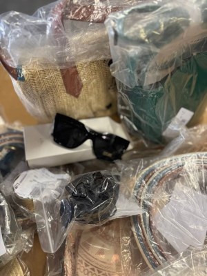 À partir de 3 € / pièce – Lot d'accessoires (Catégorie A, neufs, lunettes de soleil, ce...)