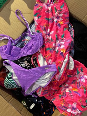 16 € par kg mix maillots de bain femme et shorts de bain homme catégorie A Sunseeker Bu...