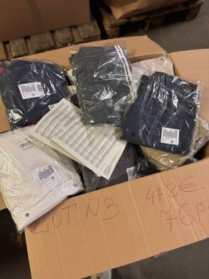 478 € – Vêtements de marque pour femmes et hommes (mix), 76 pièces