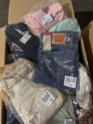 11 194 € – Lot de vêtements de marque pour femmes et hommes (1 996 pièces), catégorie...