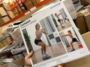 750 € – Palette MIX P11 avec environ 100 articles, électroménager, jouets, meubles, cat...