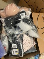 Vêtements en stock en Allemagne – Pour femmes et hommes, prêts pour une expédition immé...