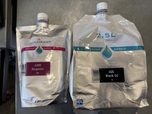 Important lot de bases et colorants, peinture pour professionnels