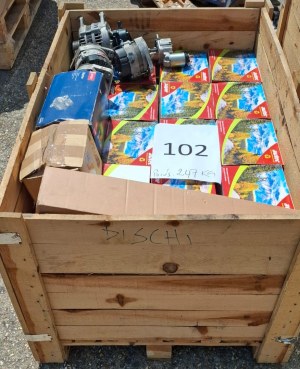 LOT DE 4 PALETTES DE DEMARREURS ET ALTERNATEURS