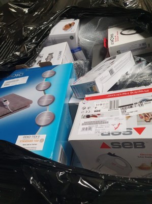 Lot de produits high tech, petit électroménager, son - non fonctionnels - 1853 unités