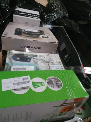 Lot de produits high tech, petit électroménager, son - non fonctionnels - 1853 unités