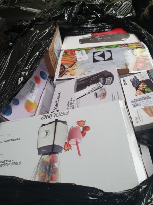 Lot de produits high tech, petit électroménager, son - non fonctionnels - 1853 unités