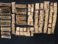 BIJOUX : BAGUES, BRACELETS, BOUCLES D'OREILLE, COLLIERS, PENDENTIFS