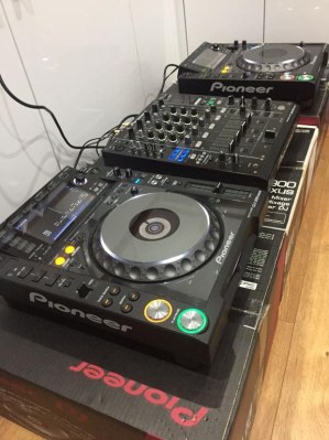 Vente de 2 Pioneer CDJ-2000 Nexus2 et 1 Pioneer DJM-900 Nexus2