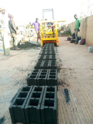 Machine de parpaing OTT4.1s brique agglos bloc beton pave bordure TURQUIE