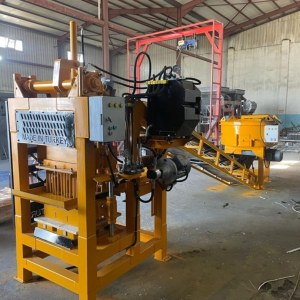 Machine de brique OTT4.2D parpaing agglos bloc beton pave bordure TURQUIE